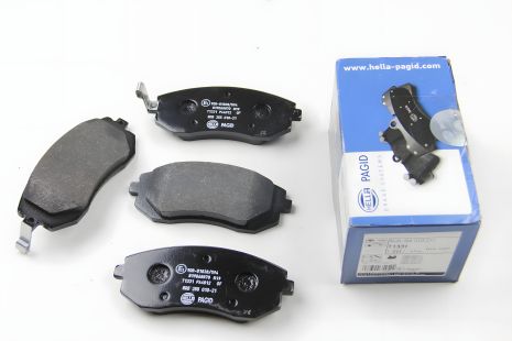 Передние тормозные колодки Subaru Impreza 02-/Forester 02-(akebono), HELLA PAGID (8DB355010211)