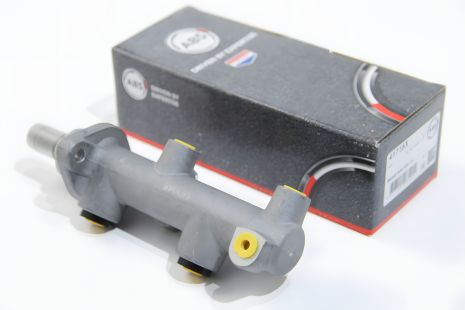 Главный тормозной цилиндр Audi 100 (80-91), ABS (41715X) Главный тормозной цилиндр Audi 100 (80-91), ABS (41715X)