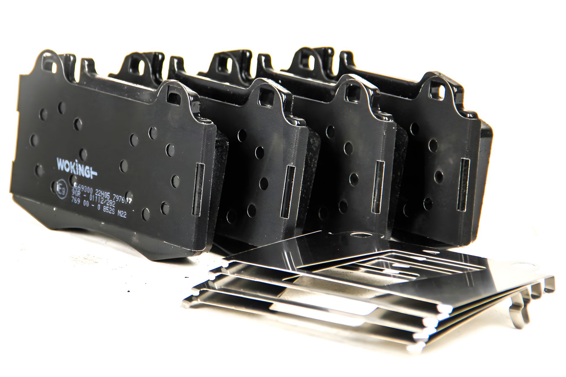 Передні гальмівні колодки MB C32 AMG/E320-500 01, WOKING (P669300) Передні гальмівні колодки MB C32 AMG/E320-500 01, WOKING (P669300)