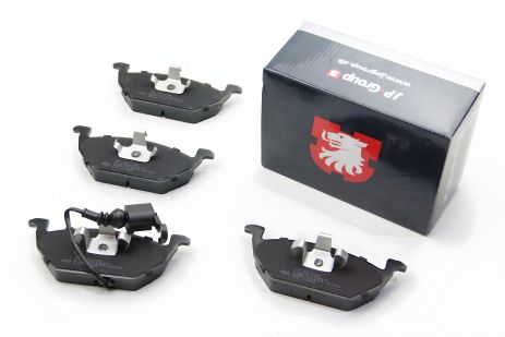 Передние тормозные колодки Caddy III/Golf V/Octavia/A3 03- (с датчиком), JP Group (1163601010)