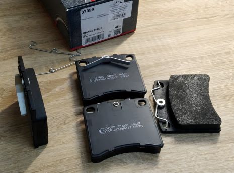 Передние тормозные колодки Transporter (96-03), ABS (37099) Передние тормозные колодки Transporter (96-03), ABS (37099)