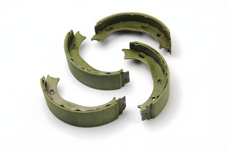 Колодки ручного тормоза для Sprinter 208-316/LT 35 96-06 от Bosch и Bremsi (GF0306) Колодки ручного тормоза для Sprinter 208-316/LT 35 96-06 от Bosch и Bremsi (GF0306)