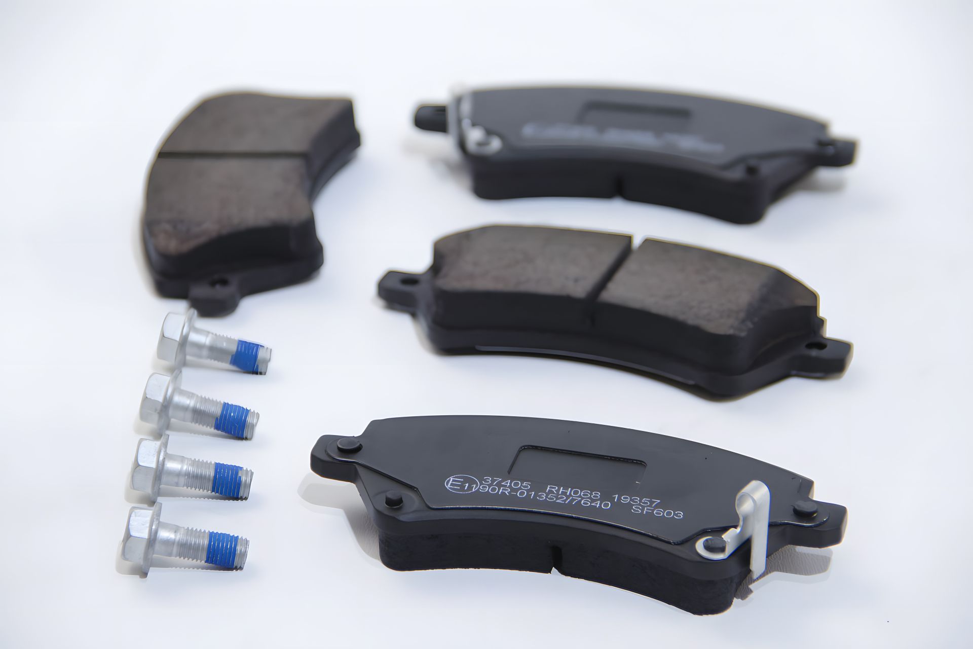 Комплект передних тормозных колодок для Corolla (04-13) (37405) ABS Комплект передних тормозных колодок для Corolla (04-13) (37405) ABS