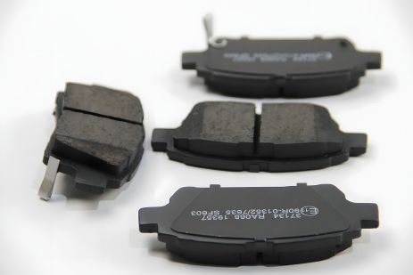 Передні гальмівні колодки Toyota Yaris/Prius 99-05 (akebono), A.B.S. (37134)