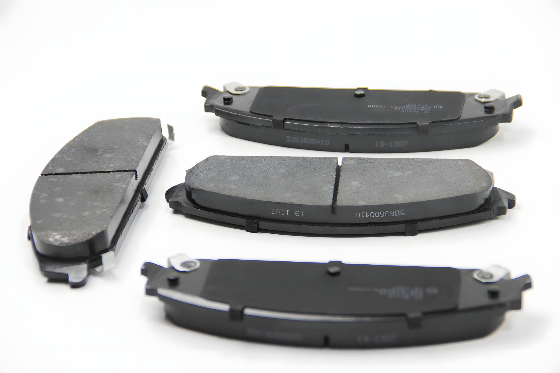 Передние тормозные колодки Chrysler 300C 04-12 (bosch), JP Group (5063600410) Передние тормозные колодки Chrysler 300C 04-12 (bosch), JP Group (5063600410)