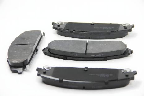 Передні гальмівні колодки Chrysler 300C 04-12 (bosch), JP Group (5063600410) Передні гальмівні колодки Chrysler 300C 04-12 (bosch), JP Group (5063600410)