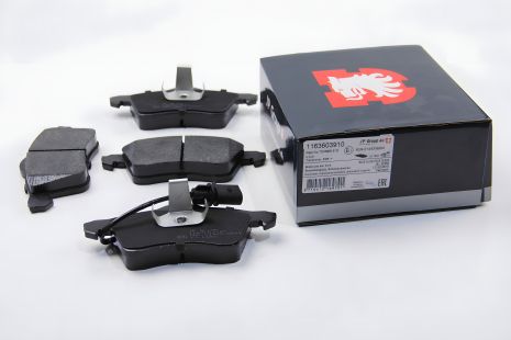 Передние тормозные колодки для T4 2.5TDI 96-03 (R15) (с датчиком), JP Group (1163603910) Передние тормозные колодки для T4 2.5TDI 96-03 (R15) (с датчиком), JP Group (1163603910)