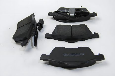 Передние тормозные колодки T4 2.5TDI 96-03 (R15) (с датчиком), от ABS (37143) Передние тормозные колодки T4 2.5TDI 96-03 (R15) (с датчиком), от ABS (37143)