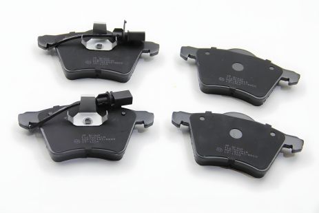 Фронтальные тормозные колодки T4 2.5TDI 96-03 (R15)(с датчиком), JP Group (1163603610) Фронтальные тормозные колодки T4 2.5TDI 96-03 (R15)(с датчиком), JP Group (1163603610)