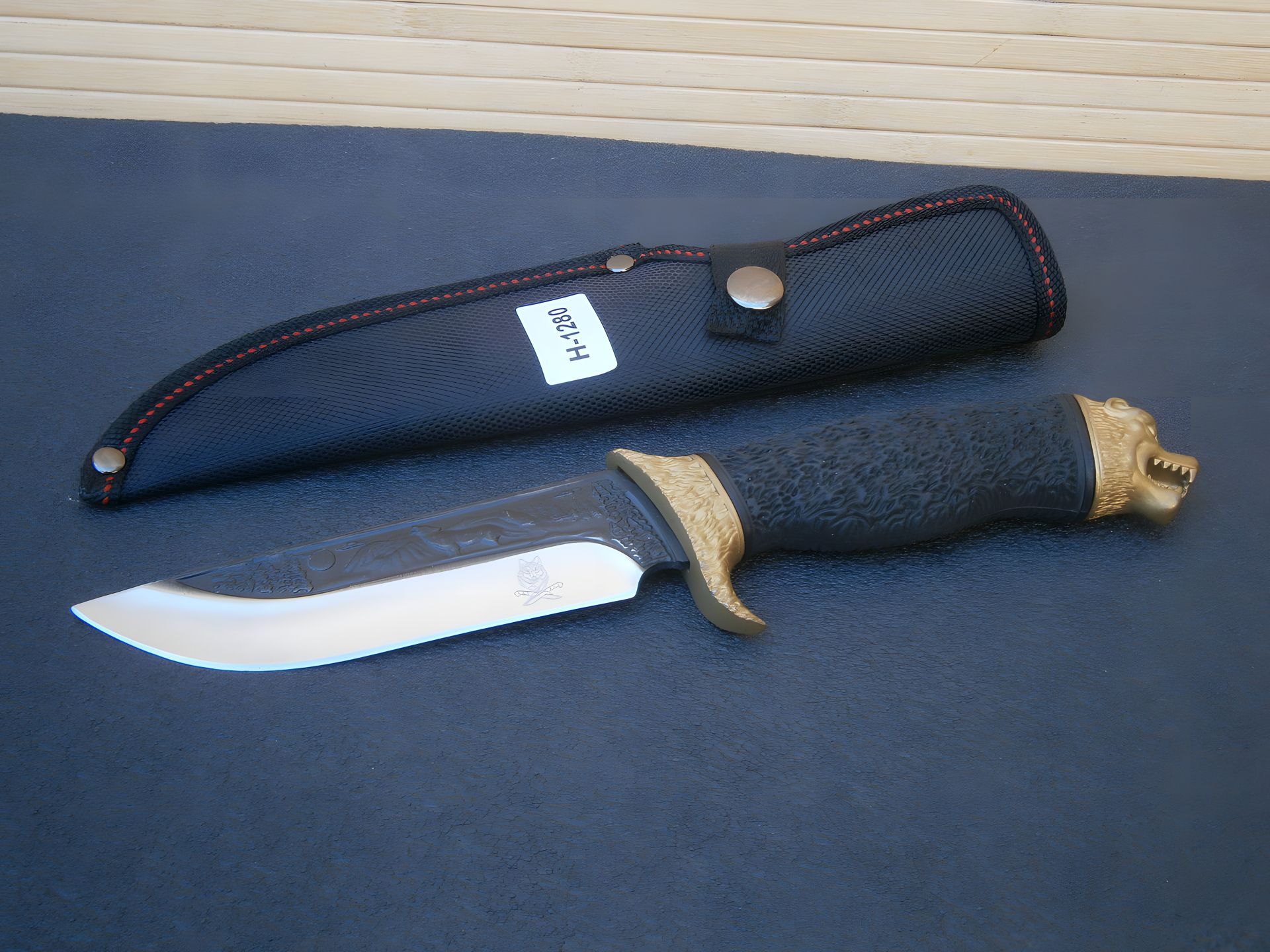 Туристический нож Werewolf H-1280 с чехлом, длина 28 см Туристический нож Werewolf H-1280 с чехлом, длина 28 см