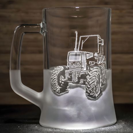 Пивной бокал с гравировкой МТЗ - подарок для тракториста