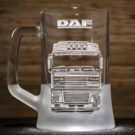 Подарок для водителя-дальнобойщика - бокал для пива с гравировкой DAF
