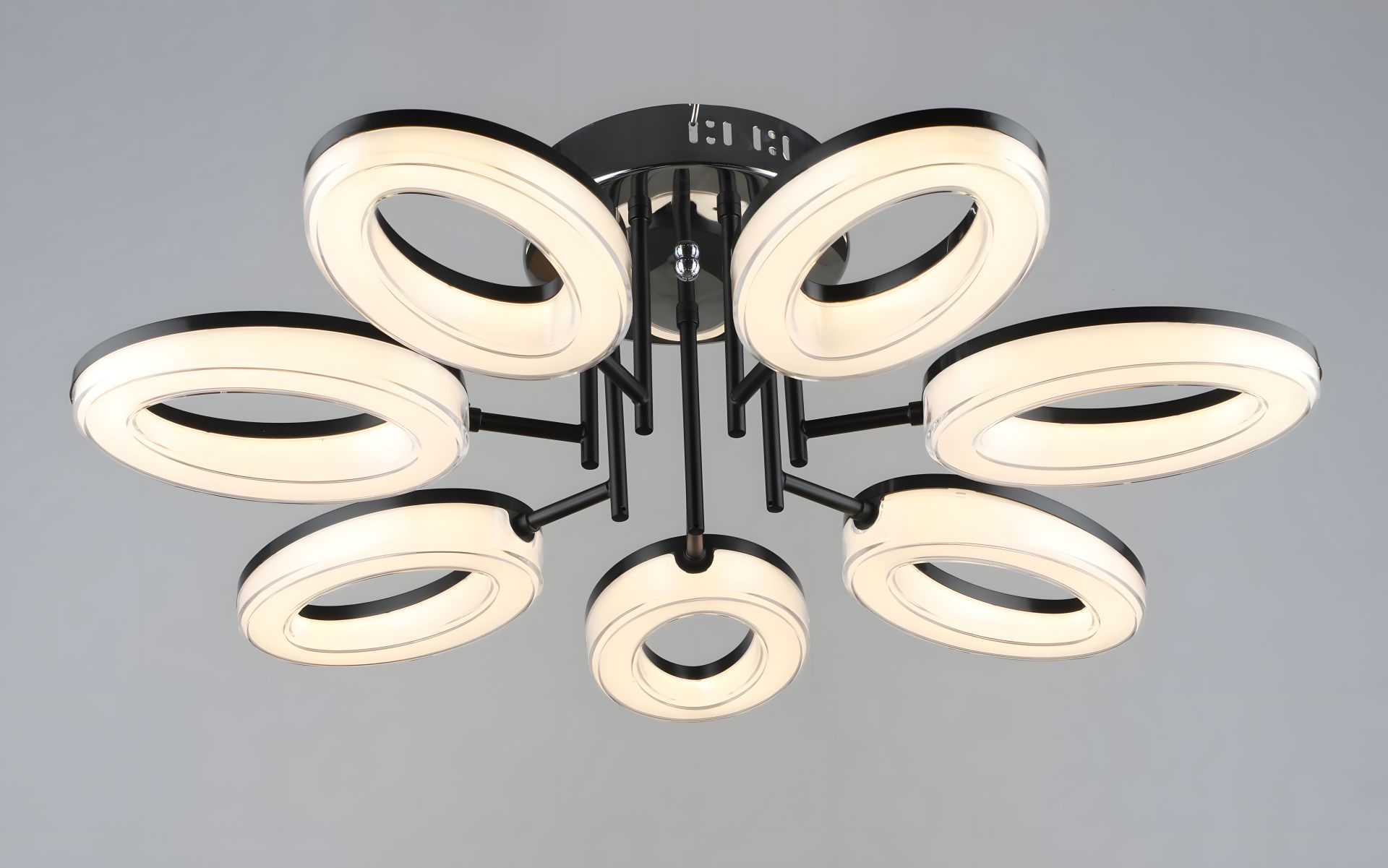 Акриловая светодиодная люстра Sirius B YH1100/7 BK+CH Акриловая светодиодная люстра Sirius B YH1100/7 BK+CH