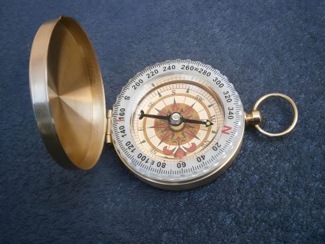 Туристичний рідинний компас Travel люмінесцентний G-50-ВМ у закритому корпусі