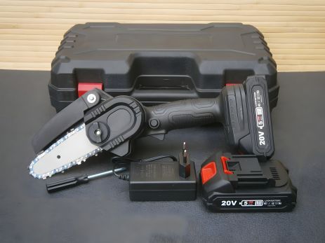 Портативная мини пила 20V с двумя аккумуляторами
