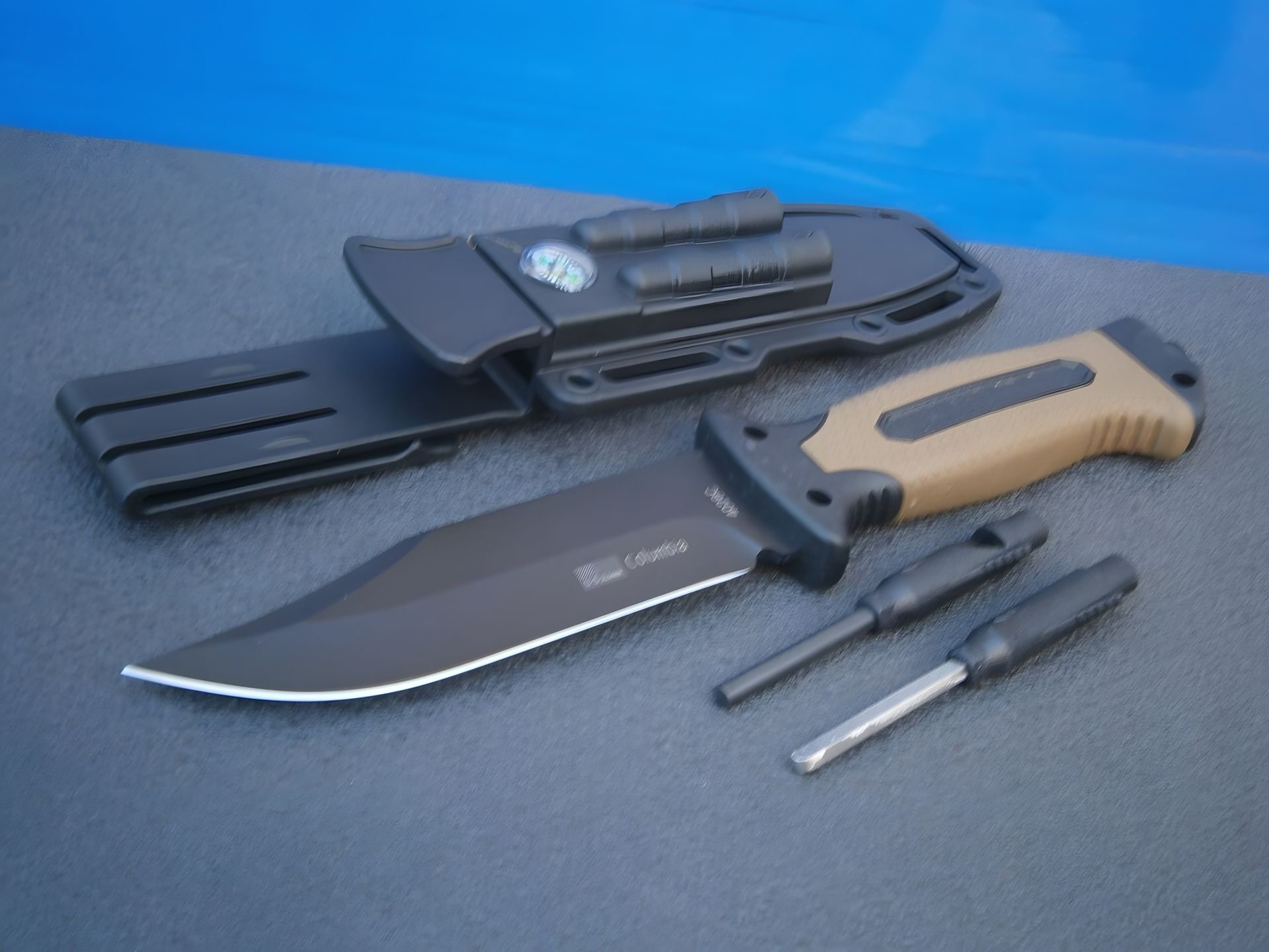 Нож охотничий Wolf 4028С, 27 см с кресалом и свистком Нож охотничий Wolf 4028С, 27 см с кресалом и свистком