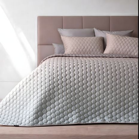 Набір покривало з наволочками Silhouette IDEIA 220х240 см + 2 подушки 50х70 см беж Набір покривало з наволочками Silhouette IDEIA 220х240 см + 2 подушки 50х70 см беж