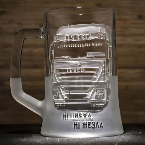 Подарочный бокал для водителя грузовика с гравировкой IVECO фура с полуприцепом