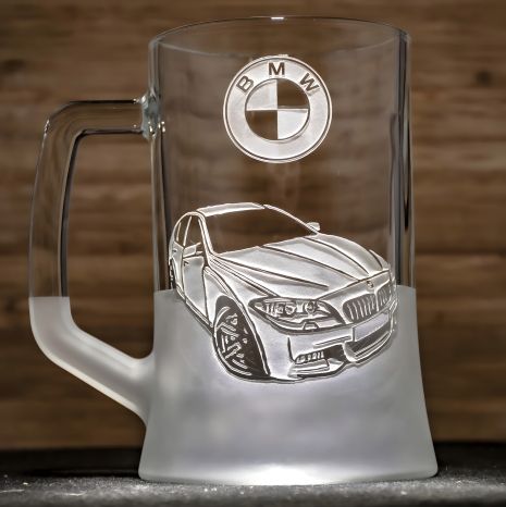 Пивной бокал с гравировкой автомобиля BMW 5 Series F10 - подарок для автолюбителя Пивной бокал с гравировкой автомобиля BMW 5 Series F10 - подарок для автолюбителя