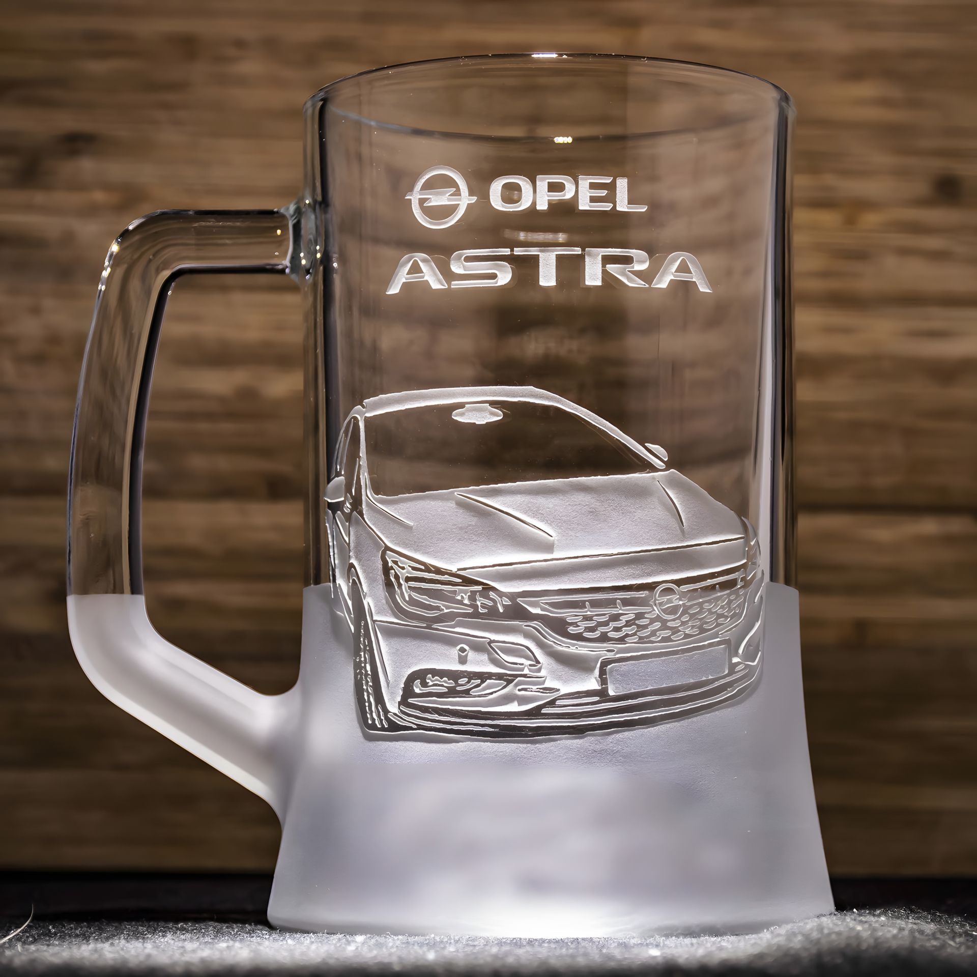 Пивной бокал с гравировкой авто Opel Astra - подарок автолюбителю Пивной бокал с гравировкой авто Opel Astra - подарок автолюбителю