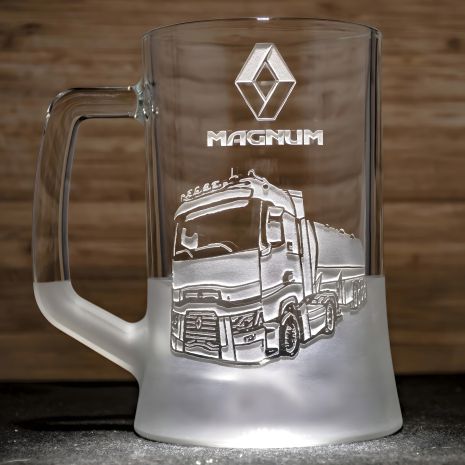 Подарок дальнобойщику - бокал для пива с гравировкой Renault Magnum цистерна бензовоз