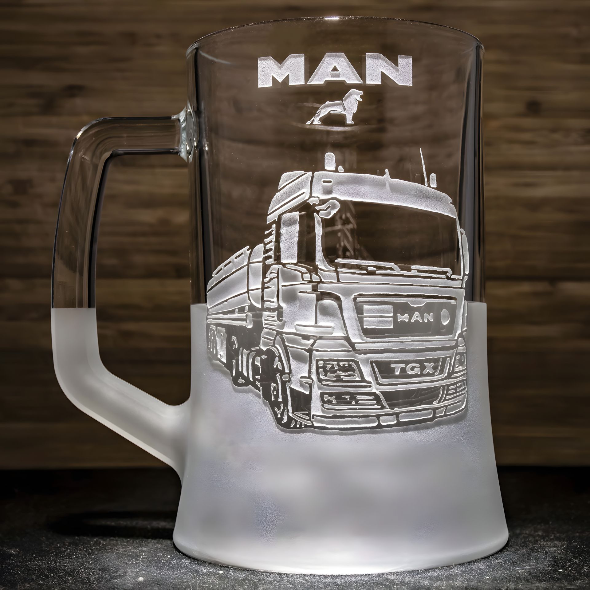 Подарок для водителя дальнобойщика - Бокал для пива с гравировкой MAN TGX бензовоз цистерна бочка Подарок для водителя дальнобойщика - Бокал для пива с гравировкой MAN TGX бензовоз цистерна бочка