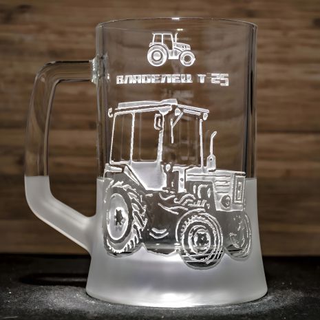 Подарунок трактористу - пивний келих з гравіюванням трактора Т-25