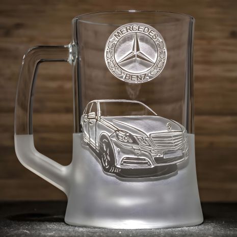 Автомобильный пивной бокал с гравировкой Mercedes E-class W212 - подарок для автолюбителя