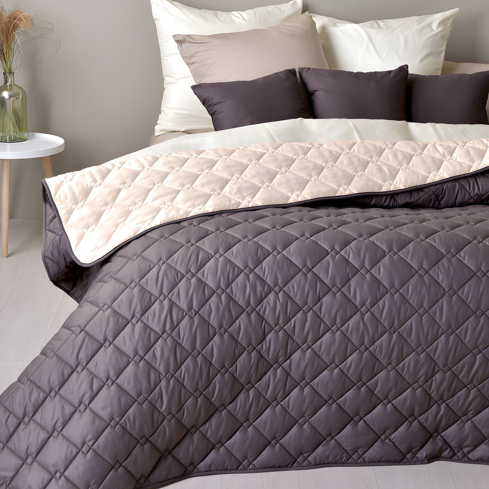 Двостороннє покривало Стиль Cube Ideia 180х210 см шоколад/беж мікрофібра з антиалергенним волокном (8-32404*002) Двостороннє покривало Стиль Cube Ideia 180х210 см шоколад/беж мікрофібра з антиалергенним волокном (8-32404*002)