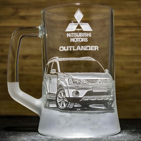 Пивний келих з гравіюванням авто Mitsubishi Outlander - подарунок для автомобіліста