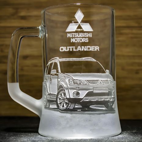 Пивний келих з гравіюванням авто Mitsubishi Outlander - подарунок для автомобіліста