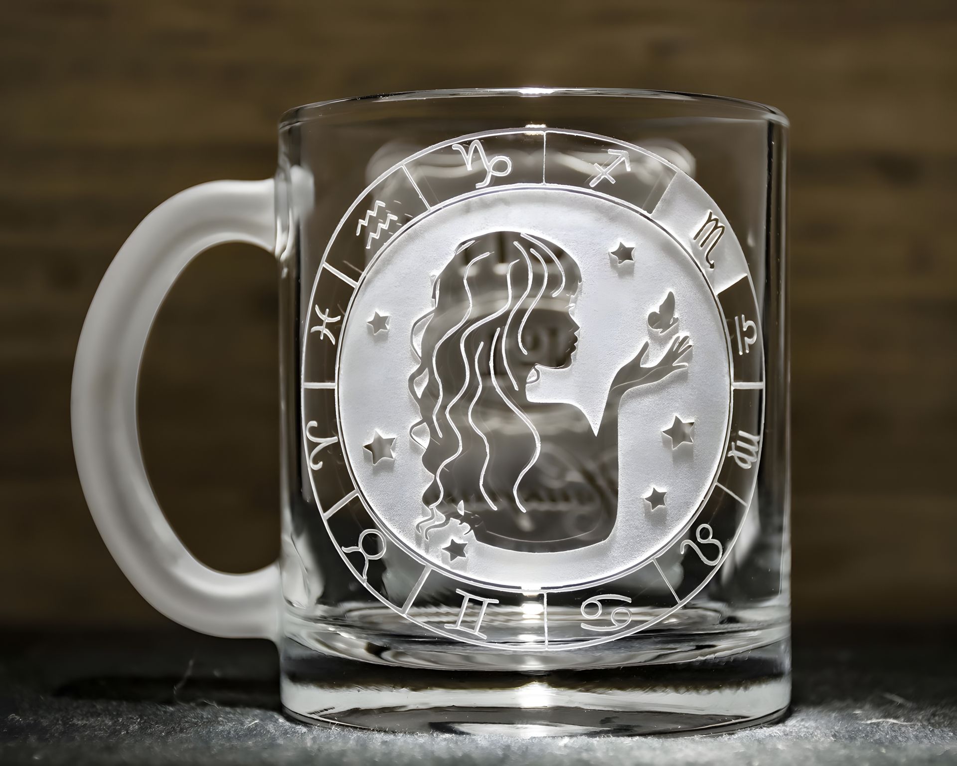 Гравировка знак Зодиака Дева чашка Гравировка знак Зодиака Дева чашка