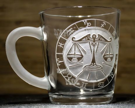 Керамическая чашка с гравировкой Знак Зодиака Весы