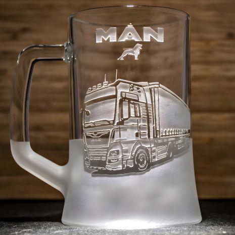 Подарок дальнобойщику - Бокал для пива с гравировкой MAN (фура с полуприцепом)