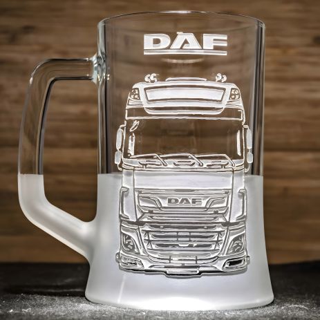 Подарок для водителя-дальнобойщика - бокал для пива с гравировкой DAF