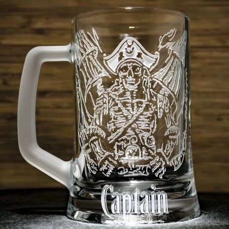 Келих пивний Капітан з гравіюванням - Скелет пірата з мечем і черепом в шляпі
