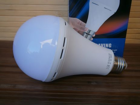 Лампочка світлодіодна аварійна LED 15 Вт 220В цоколь Е-27 з вбудованим акумулятором Лампочка світлодіодна аварійна LED 15 Вт 220В цоколь Е-27 з вбудованим акумулятором