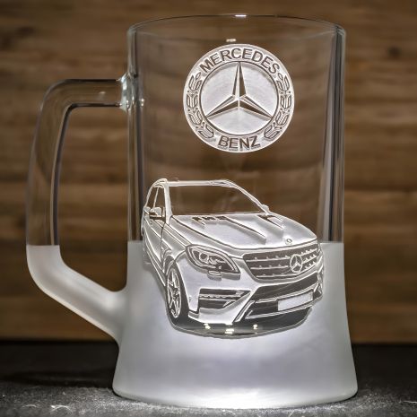 Пивной бокал с гравировкой Mercedes ML350 — подарок для автолюбителя