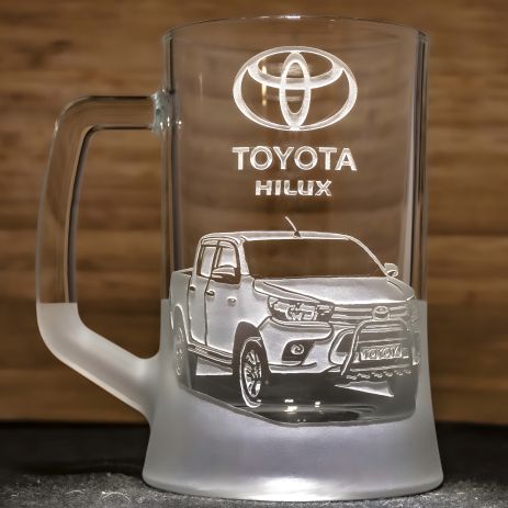 Келих пивний з гравіюванням автомобіля Toyota Hilux Тойота Хайлюкс - подарунок для автомобіліста