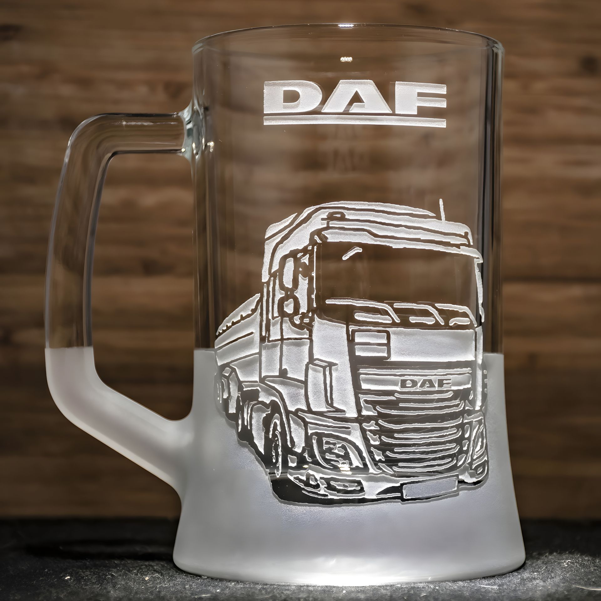 Подарок для водителя дальнобойщика - Пивной бокал с гравировкой DAF XG евро 6 бензовоз цистерна бочка Подарок для водителя дальнобойщика - Пивной бокал с гравировкой DAF XG евро 6 бензовоз цистерна бочка