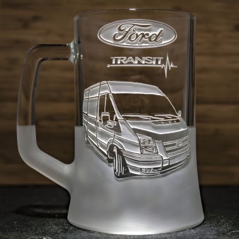 Пивной бокал с гравировкой автомобиля Ford Transit Форд Транзит - подарок для автолюбителя