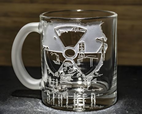 Для чаю та кави кружка з гравіюванням Сталкер 2 STALKER 2