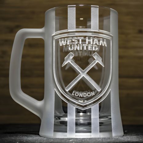 Пивной бокал с гравировкой на две стороны и матовой ручкой FC West Ham United
