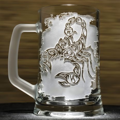 Пивной бокал с гравировкой Скорпион знак зодиака