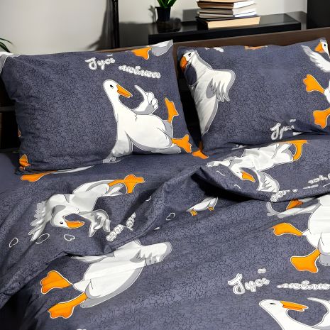 Полуторний комплект постільної білизни MakSon Гусь-люблюсь, бязь GOLD LUX, 100% бавовна (003-1145210Б) Полуторний комплект постільної білизни MakSon Гусь-люблюсь, бязь GOLD LUX, 100% бавовна (003-1145210Б)