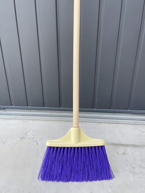 Лакированная метла MIDI с деревянной ручкой (Цвет: Фиолетовый)