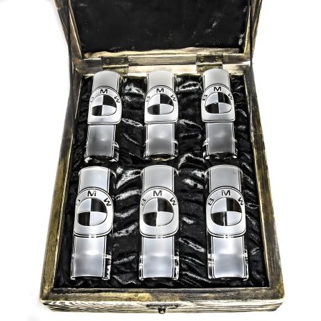 Подарочный набор рюмок с гравировкой BMW в деревянной коробке