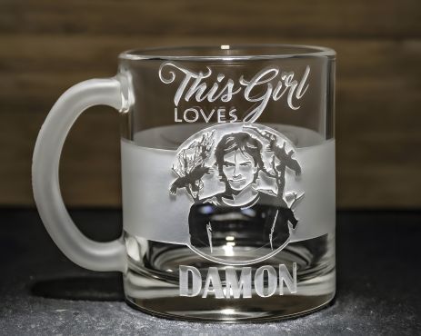 Чашка з гравіюванням "Щоденники вампіра" This girl loves damon SandDecor