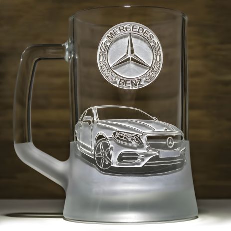 Пивний келих з гравіюванням автомобіля Mercedes E220d, подарунковий для автомобіліста