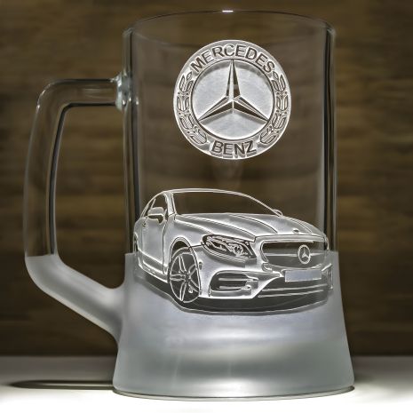 Пивний келих з гравіюванням автомобіля Mercedes E220d, подарунковий для автомобіліста Пивний келих з гравіюванням автомобіля Mercedes E220d, подарунковий для автомобіліста
